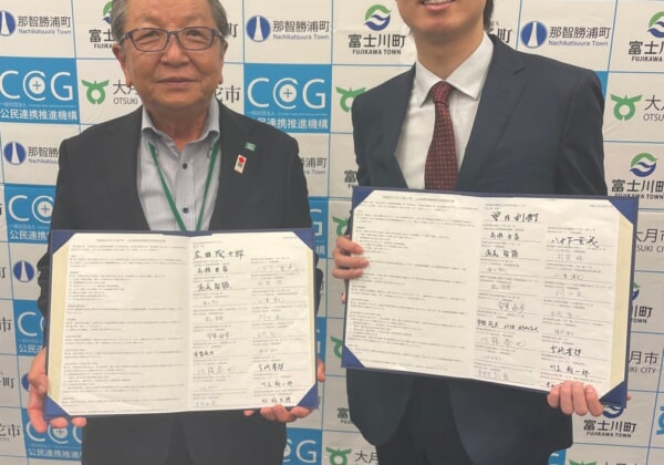 写真左 益子町長 広田茂十郎氏（写真右 REDEE株式会社 代表取締役社長 密山 裕貴）